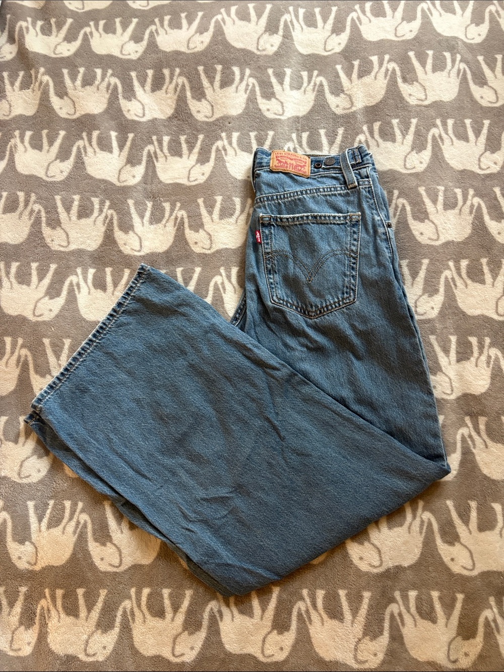 Levi's cinched baggy jeans
